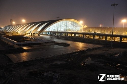 降低运营成本 LED助机场实现高效照明